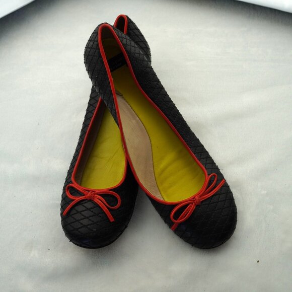 Kate Spade Quilted Leather Kitten Heel Ballet Pumps 7.5M Black Red Trim - Picture 1 of 16